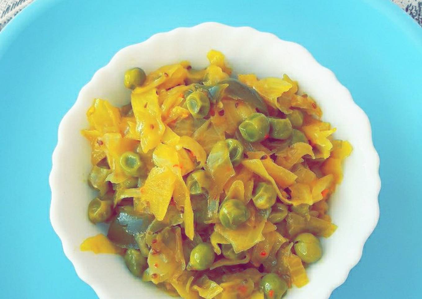 Cabbage peas stir fry / Patta Gobhi ki Sabzi