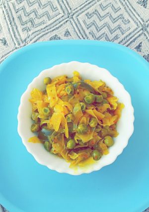 A picture of Cabbage peas stir fry / Patta Gobhi ki Sabzi.