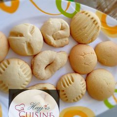 A picture of My homemade vanilla cookies.