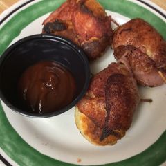 A picture of Cheesy Bacon/Ham Bombs.