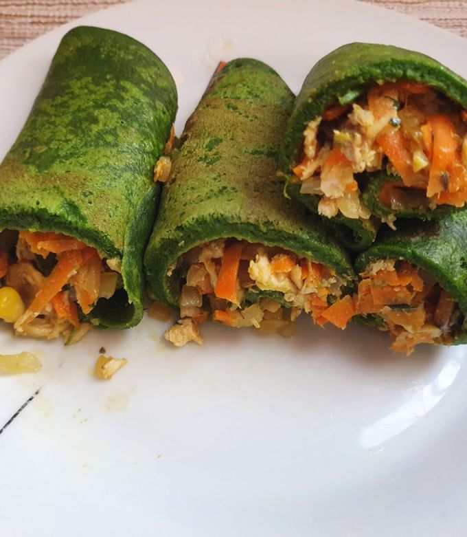Una foto de Panqueque de espinaca relleno de pollo y verdura