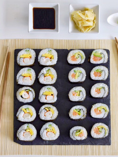 Una foto de Cómo hacer Sushi Maki en casa | Arroz para Sushi PERFECTO | @DarixLAB