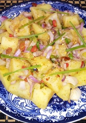A picture of Aloo ki chaat.