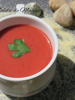 Una foto de Gazpacho de fresas y sandía