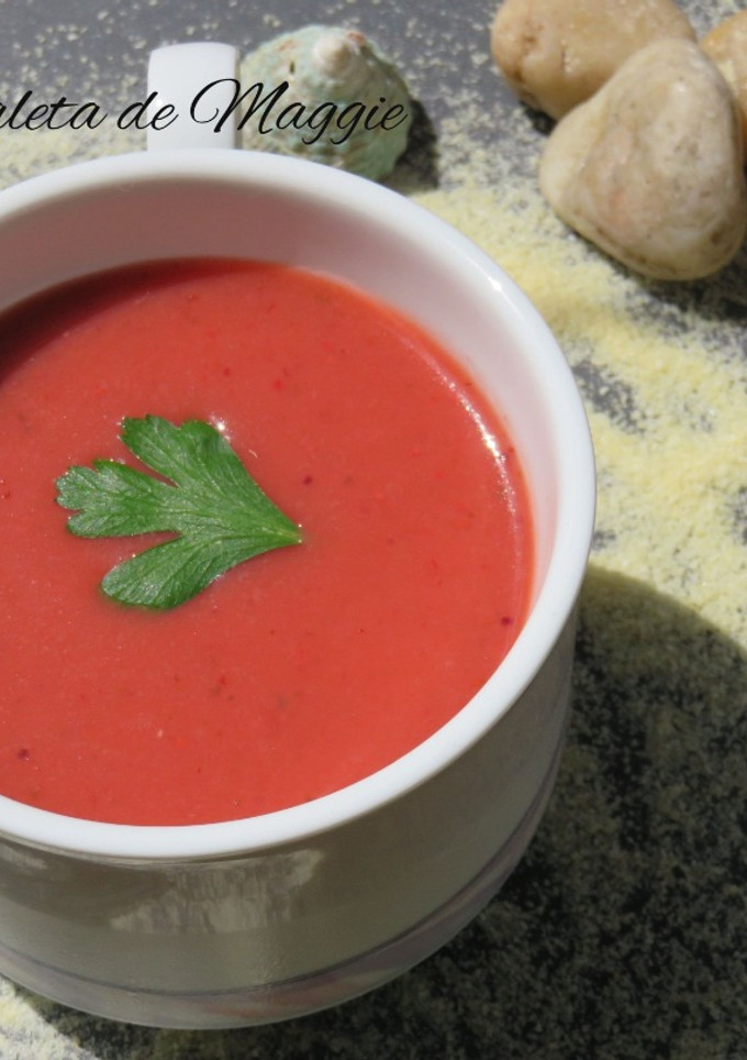 Una foto de Gazpacho de fresas y sandía