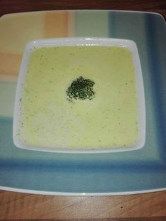 Una foto de Puré de brócoli y calabacín