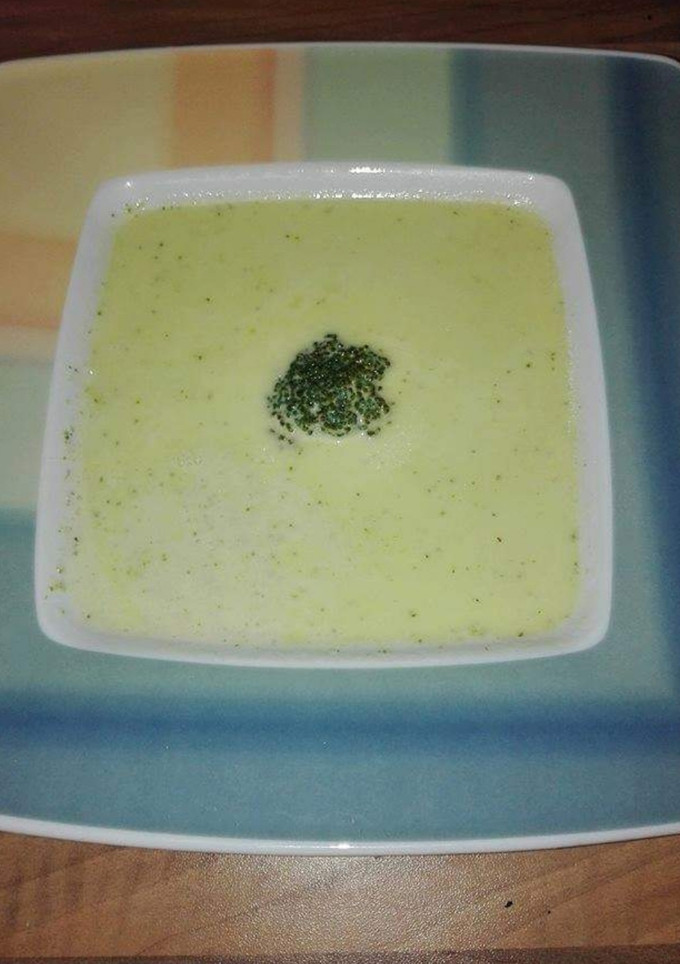 Una foto de Puré de brócoli y calabacín