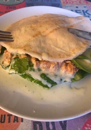 Una foto de Ingenioso sándwich en pan pita