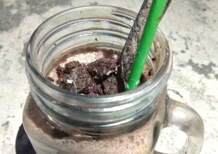 Recipe: Delicious Simple strawberry oreo milkshake