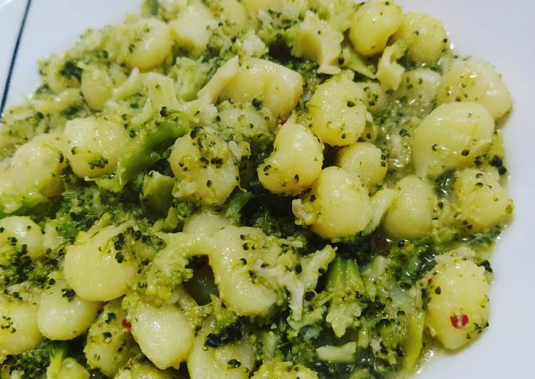 Recipe of Ultimate Gnocchetti di patate con broccoli😋