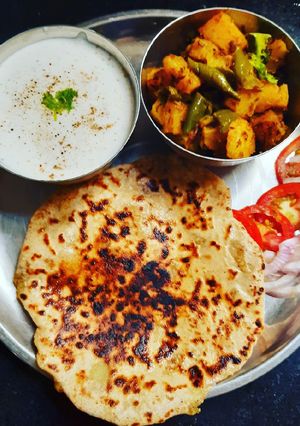 A picture of Aloo capsicum and stuffed parantha.