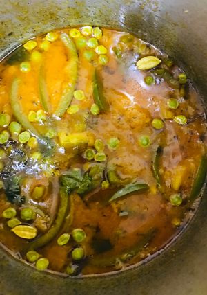 A picture of Aloo mutter capcisum gravy.