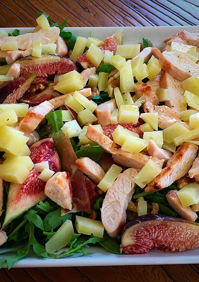 Una foto de Ensalada de pavo y queso