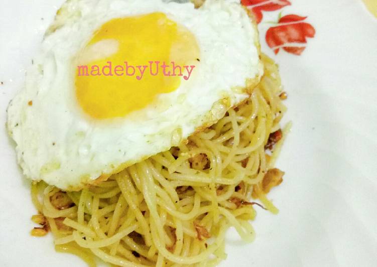 Bagaimana Membuat 5. Spaghetti Aglio Olio with Sunny fried egg yang Bisa Manjain Lidah