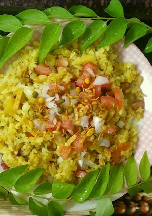 पोहा (poha recipe in Hindi) रेसिपी मुख्य फोटो