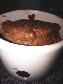 Una foto de Torta en taza - MUG cake chocolate sin horno 🍵🍫