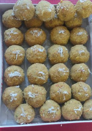 મેથી ના લાડુ (Methi Ladoo Recipe In Gujarati) રેસીપી મુખ્ય ફોટો