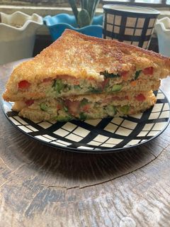 सात्विक क्लब सैंडविच (Satvik Club Sandwich recipe in hindi) रेसिपी मुख्य फोटो