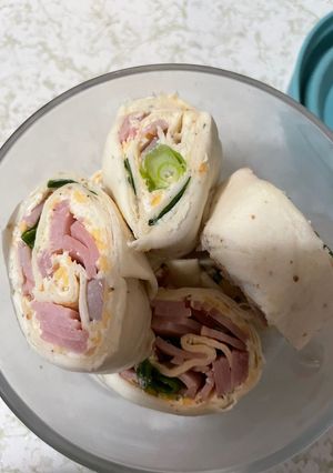 A picture of Ham and Cheese pinwheels.
