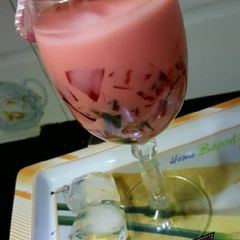 A picture of Jello sharbat.