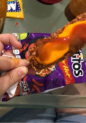 Una foto de Banderillas con tostitos flamin hot