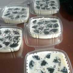 Una foto de Postre de leche y oreo