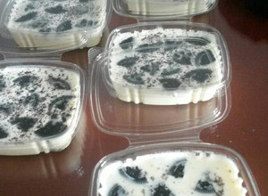Una foto de Postre de leche y oreo