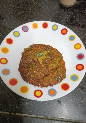 A picture of Methi Handvo Pancake.