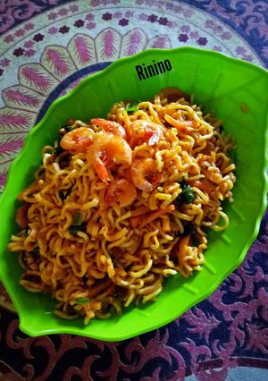 Foto resep Mie goreng udang pedas enak