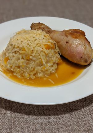Una foto de Risotto de verduras con presas de pollo