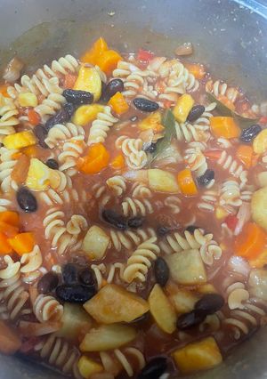 Una foto de Guiso de fideos vegano