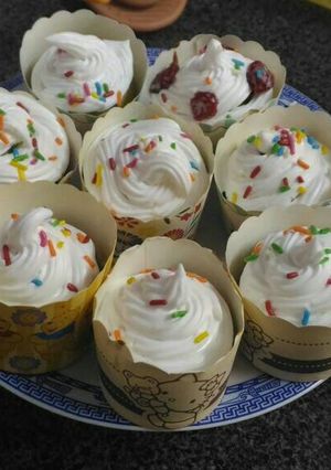 Hình của món Cupcake trà xanh phủ kem tươi.