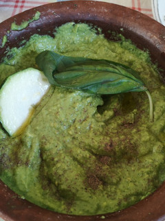 Una foto de Salsa de palta & jengibre & albahaca & zapallito italiano