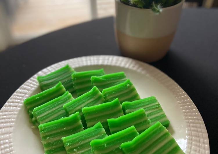 Simple Way to Prepare Super Quick Homemade Indonesian layers go green cake