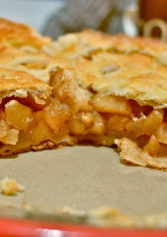 Una foto de Hojaldre relleno de manzana, pasas y nueces
