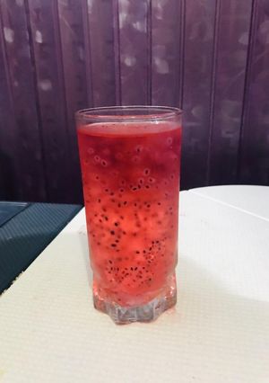 A picture of Leechi chia drink.