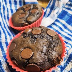 A picture of Choco chips muffins.
