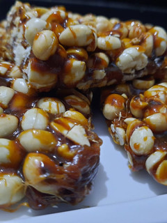 मूंगफली की चिक्की (Mungfali ki chikki recipe in Hindi) रेसिपी मुख्य फोटो