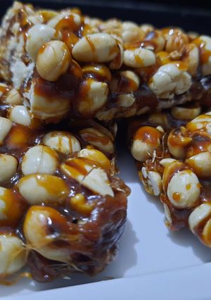मूंगफली की चिक्की (Mungfali ki chikki recipe in Hindi) रेसिपी मुख्य फोटो