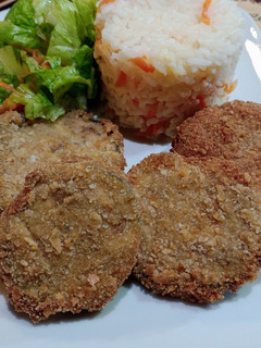 Una foto de Milanesas de berenjena 🍆🍆🍆