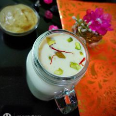 A picture of Dates Thandai.