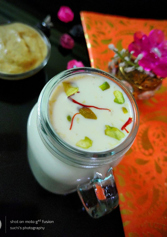 A picture of Dates Thandai.