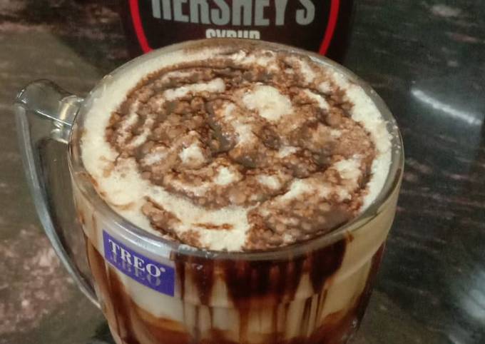 https://img-global.cpcdn.com/recipes/6cefafc9554bd5f5/680x482cq70/hersheys-chocolate-milk-shake-recipe-main-photo.jpg