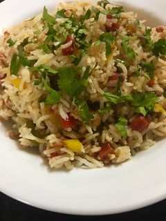 સેઝવાન રાઈસ (Schezwan Rice Recipe In Gujarati) રેસીપી મુખ્ય ફોટો