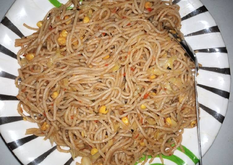 Jollof spaghetti with veggies