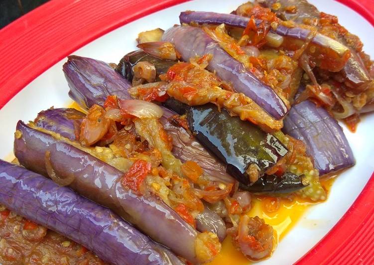 Langkah Mudah untuk Menyiapkan Terong sambal bawang yang Enak