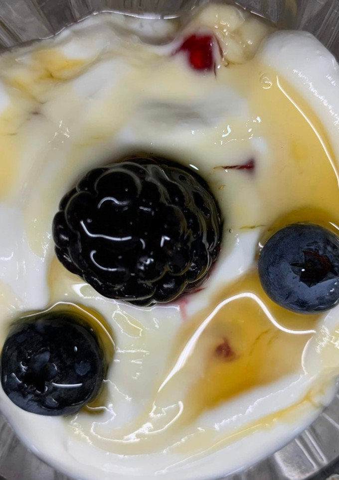 Una foto de Frutas con yogur