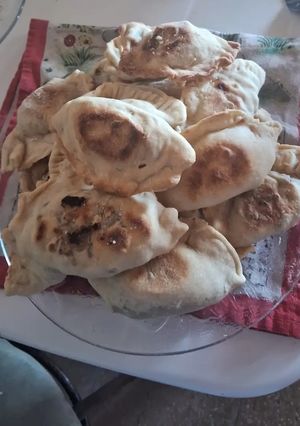 Una foto de Empanadas de ciervo cortada a cuchillo