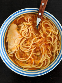 Una foto de Guiso de fideos 🍝