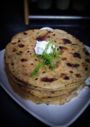 A picture of Mix flour makhani roti.